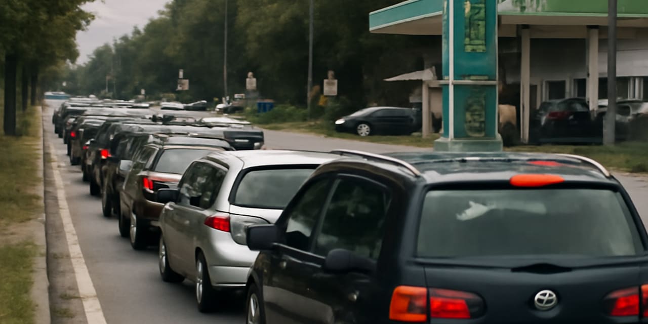 Kolejki do stacji paliw paraliżują Świnoujście. Tankują nie tylko Polacy