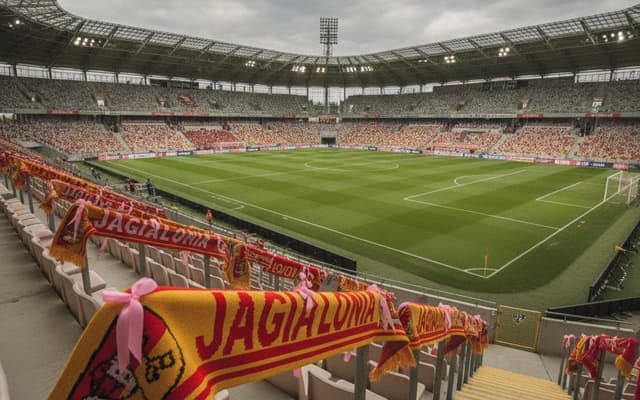 Różowe wstążki na szalikach Jagiellonii: stadion jako przypominajka o profilaktyce raka piersi