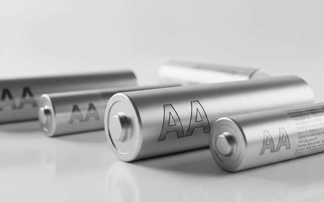 Co kryją litery AA i AAA na bateriach? Historia i znaczenie